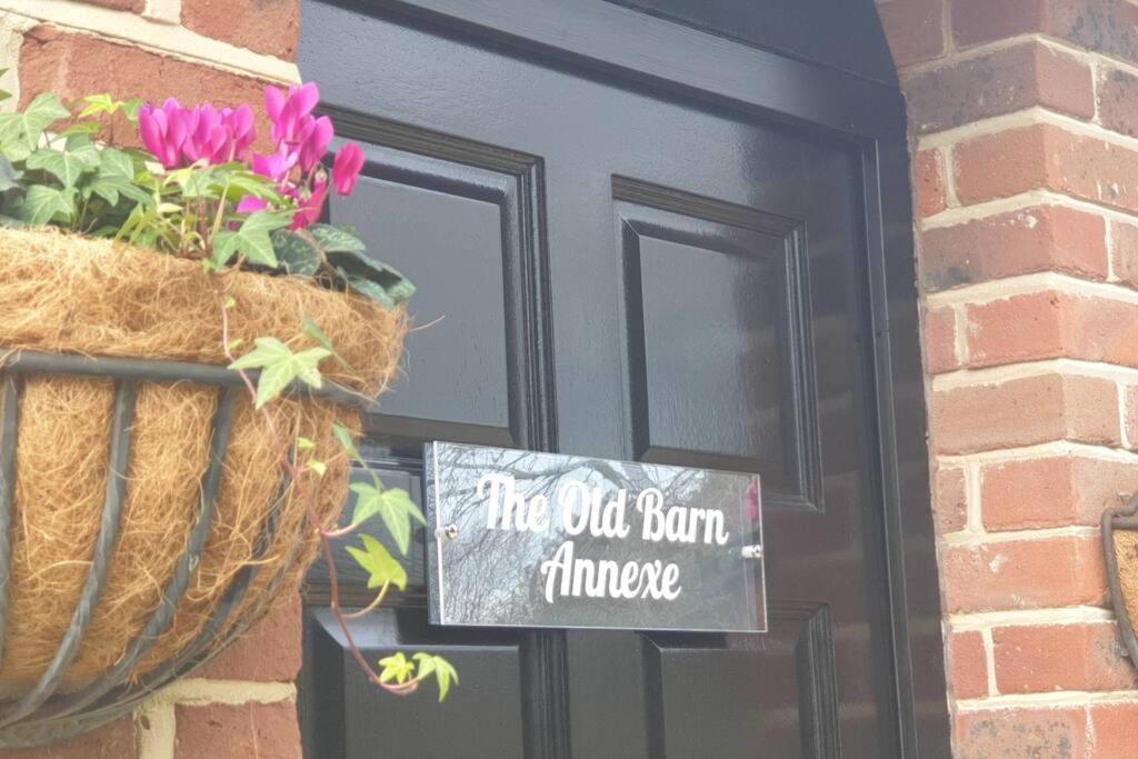 The Old Barn Annexe, Cosy Stay, Close Drive To City, Beach, South Downs & Goodwood Чичестер Экстерьер фото