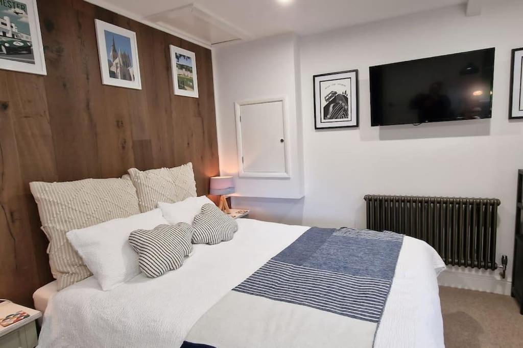 The Old Barn Annexe, Cosy Stay, Close Drive To City, Beach, South Downs & Goodwood Чичестер Экстерьер фото
